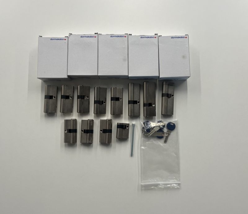 12x Dormakaba Schlosszylinder mit Zentralschlüsseln